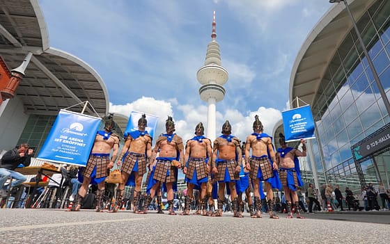 „Die Arena ist eröffnet!“ – Paramount+ feiert den Streamingstart von GLADIATOR II rund um die OMR in Hamburg